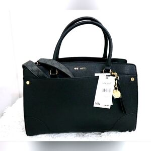 New and authentic  HAND Bag Nine west